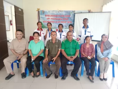 Foto bersama kepala Puskesmas Moru